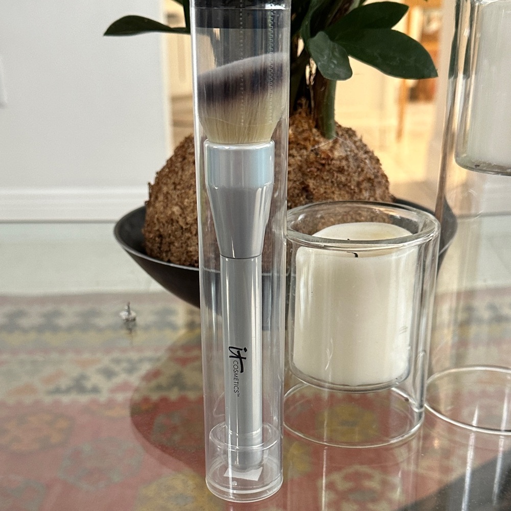 IT Cosmetics Angle Foundation  Brush